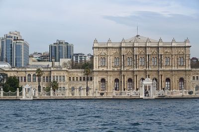 Istanbul Eminn to Sarıyer 12 Dolmahbahe Palace 3163.jpg