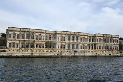 Istanbul Eminn to Sarıyer 20 irağan Palace 3171.jpg