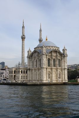 Istanbul Eminn to Sarıyer 26 Ortaky Mosque 3177.jpg