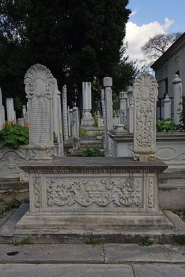 Istanbul Eyp Mihrişah Sultan complex Mausoleum some graves 3899.jpg