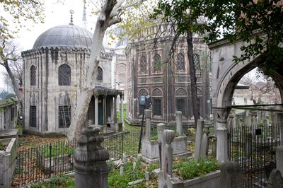 Istanbul Şehzade complex Tomb of Fatma Sultan (R)  Rstem Pasha (L) and Şehzade Mehmed (M) in 2008 7088.jpg