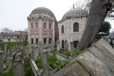 Istanbul Şehzade complex Tomb of Rstem Pasha (R) and Şehzade Mehmed (L) in 2008 7094.jpg