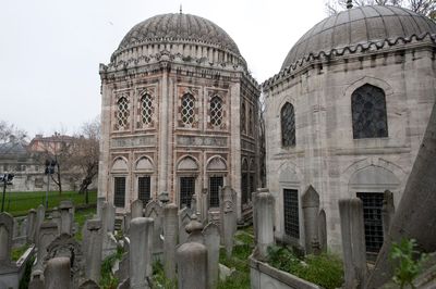 Istanbul Şehzade complex Tomb of Rstem Pasha (R) and Şehzade Mehmed (L) in 2008 7095.jpg