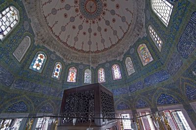 Istanbul Şehzade complex Tomb of Şehzade Mehmed interior Dome with stalactites in cornice in 2015 1383.jpg
