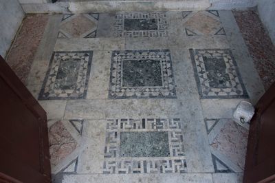 Istanbul Şehzade complex Tomb of Şehzade Mehmed interior Entrance pavement in 2015 1364.jpg