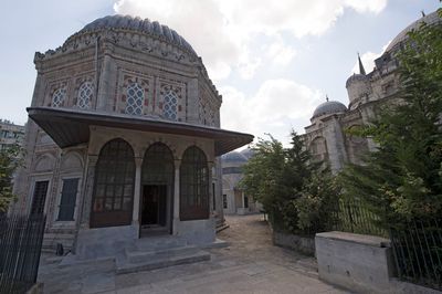Istanbul Şehzade complex Tomb of Şehzade Mehmed exterior in 2015 1390.jpg