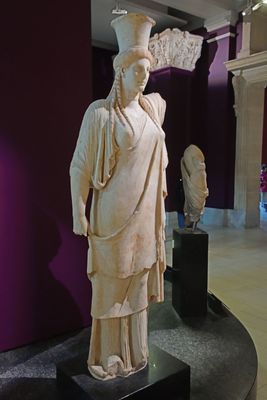 Istanbul Archaeology Museum Karyatid 1st C BCE-Early C CE Trallos 3653.jpg