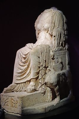 Istanbul Archaeology Museum Statue of an empress 1st C CE Baalbek (Libanon) 4307.jpg