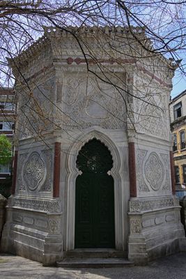 Istanbul Keecizade Fuad Paşa Trbesi ve Camii 3861.jpg