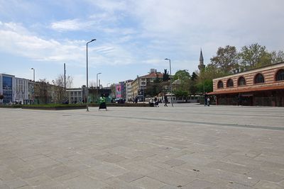 Istanbul skdar square  near zel Hrrem Sultan Hastanesi 3438.jpg