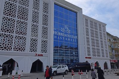Istanbul skdar square  near zel Hrrem Sultan Hastanesi 3442.jpg