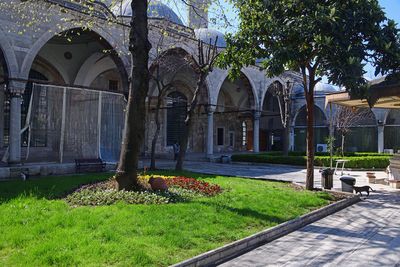Istanbul Gazi Ahmet Paşa Mosque exterior son cemaat yeri 3047.jpg