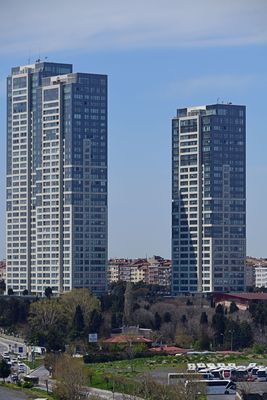 Istanbul Yedikule view from walls to west 3140.jpg