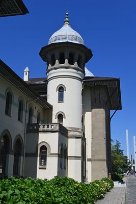 Karaağa railway station NE side in 2024 5737.jpg