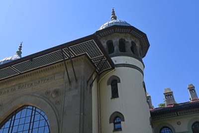 Karaağa railway station NE side in 2024 5744.jpg