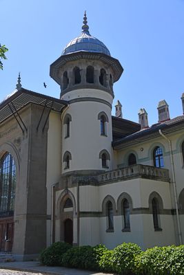 Karaağa railway station NE side in 2024 5747.jpg
