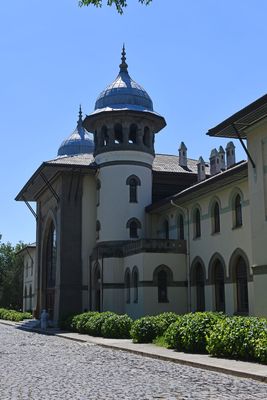Karaağa railway station NE side in 2024 5750.jpg