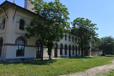 Karaağa railway station SW side in 2024 5754.jpg