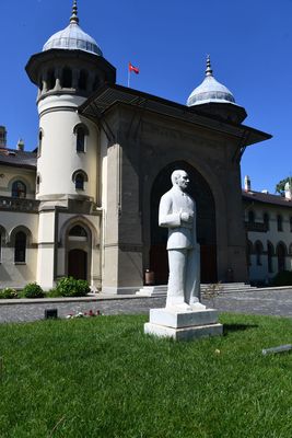 Karaağa Atatrk statue at station in 2024 5715.jpg