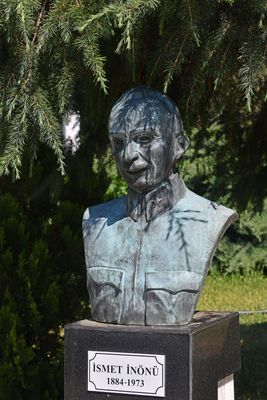 Karaağa Inn bust in 2024 5713.jpg