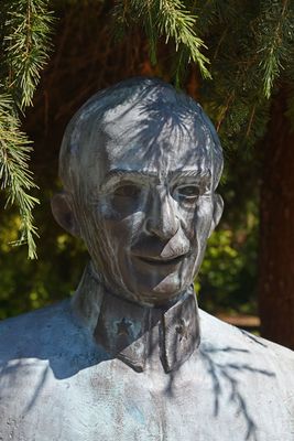 Karaağa Inn bust in 2024 5714.jpg
