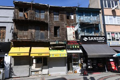 Building in Saraçlar Caddesi in Edirne in 2024 6268.jpg