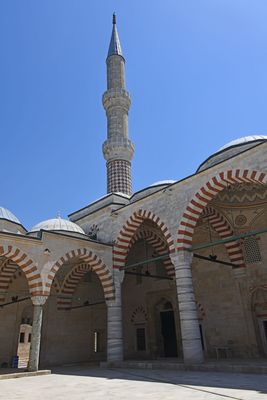 Üç Şerefeli Mosque Courtyard Baklavalı minare at E side in 2024 5877.jpg