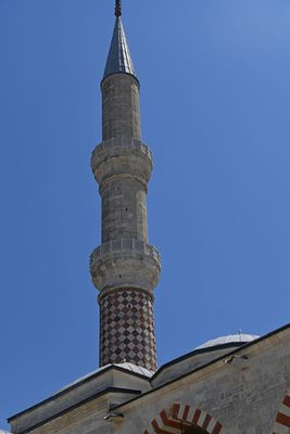 Üç Şerefeli Mosque Courtyard Baklavalı minare at E side in 2024 5878.jpg