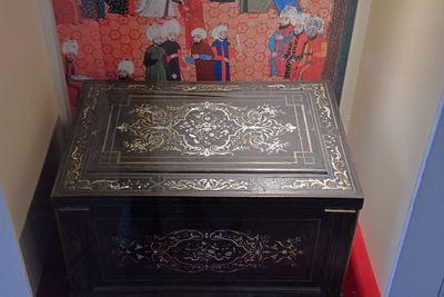 Selimiye Vakfı Müzesi Box for Muhammed's beard in 2024 6320.jpg