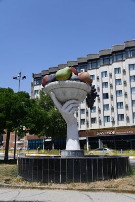 uit monument at Atatrk Bulvar 6235.jpg