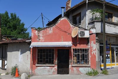 Building at a corner of Tahtakale Caddesi in 2024 5825.jpg