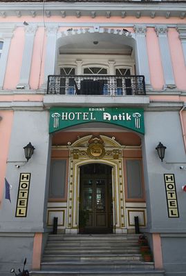 Building in Edirne in Maarif Caddesi in 2024 6336.jpg