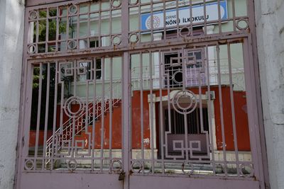 Inn Ilkokulu gate in 2024 6114.jpg