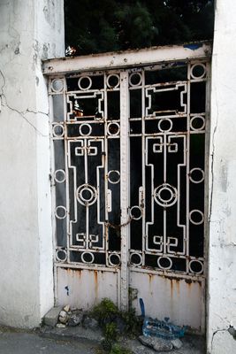 Inn Ilkokulu gate in 2024 6115.jpg