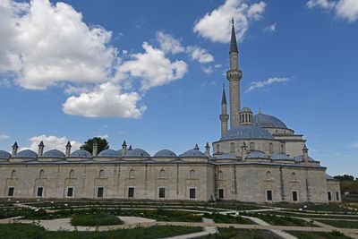 Complex of Sultan Bayezid II exterior of hospital and mosque from SW from N in 202 5708.jpg
