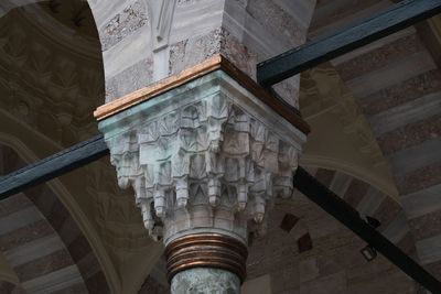Bayezid II Mosque Capital of column of courtyard in 2024 5526.jpg