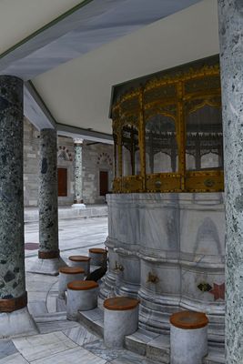 Bayezid II Mosque Şadırvan in 2024 5534.jpg