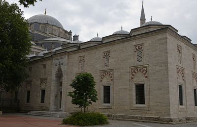 Bayezid II Mosque NE exterior side and entrance in 2024 5519.jpg