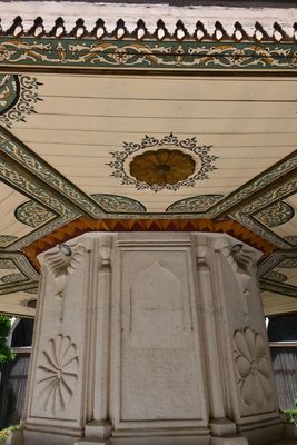 Istanbul Gazi Ahmet Paşa Mosque Courtyard şadırvan in 20246656.jpg