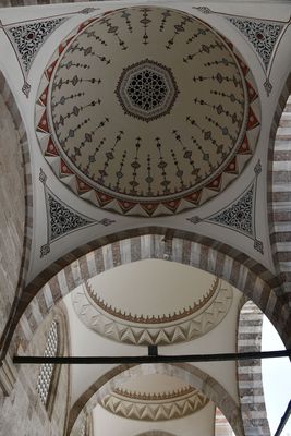 Istanbul Suleymaniye Mosque courtyard NW side in 2024 5568.jpg