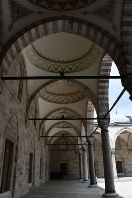 Istanbul Suleymaniye Mosque courtyard NW side in 2024 5569.jpg