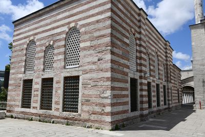 Istanbul Mihrimah Sultan Mosque (Edirnekapı) square to SE in 2024 5376.jpg
