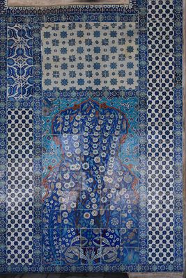 Rüstem Pasha Mosque Porch tile panel left of main entrance in 2024 6385.jpg