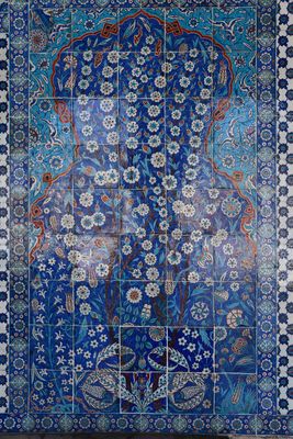 Rüstem Pasha Mosque Porch tile panel left of main entrance in 2024 6386.jpg