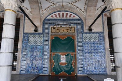 Rüstem Pasha Mosque Porch tile panels left and right of main entrance in 2024 6450.jpg