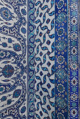 Rstem Pasha Mosque Interior Mihrab in 2024 0230.jpg