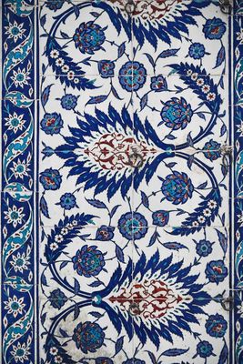 Rstem Pasha Mosque Interior Mihrab in 2024 6411.jpg