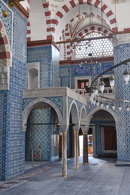 Rüstem Pasha Mosque Interior Müezzin mahfili in 2024 6418.jpg