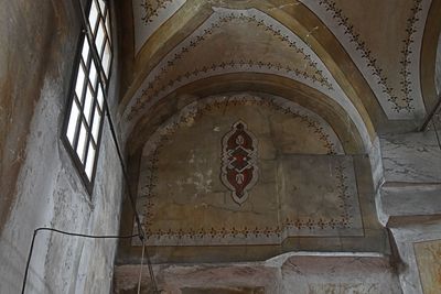 Rose Mosque interior aisle north in 2024 5594.jpg