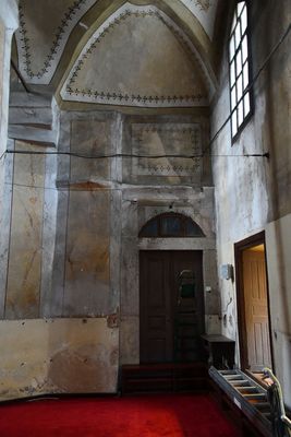 Rose Mosque interior aisle north in 2024 5606.jpg
